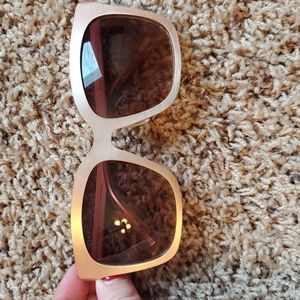 DIFF sunglasses with cleaning cloth. Bronze in color.